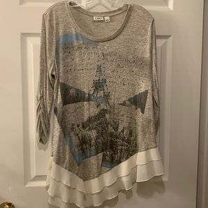 CATO TUNIC TEE SZ L GRAY:CREME “PARIS” SHIRRED SLEEVES RUFFLED FLOUNCE HEM